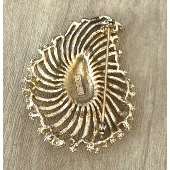 Lisner Vintage Gold Tone Brooch Pin Textured Metal Openwork 2 1/4" x 1 3/4" - Picture 6 of 7